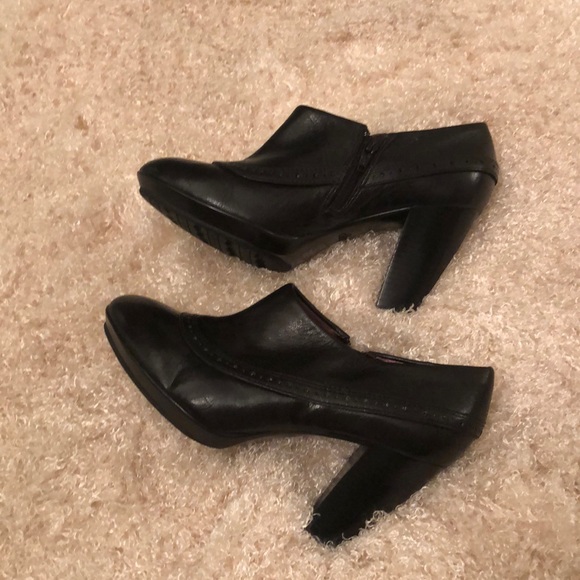 Indigo Shoes - Indigo by Clark’s heeled ankle boots SZ 8